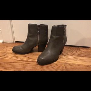 Simply Vera, Vera Wang Boots size 7.5
